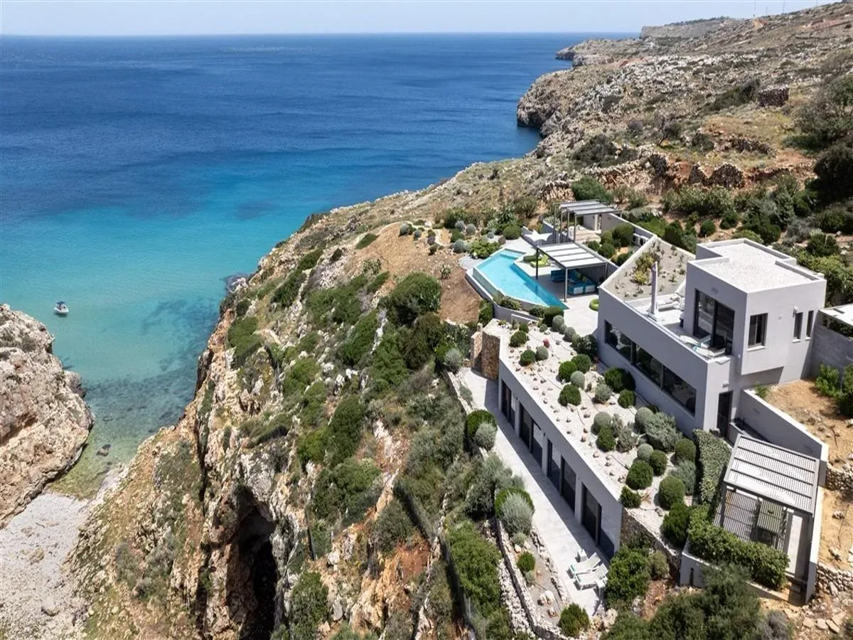 Crete or Athens: Where is it more profitable to buy property for a Golden Visa?